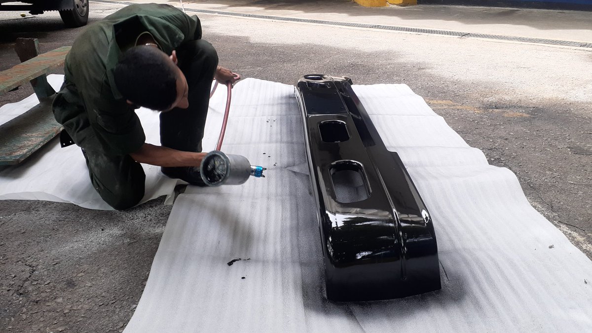 ejb_cavcm's tweet photo. 🚨 #CEMAE || El personal de logística de este Centro de Mantenimiento, realizó desmontaje, reparación, pintura y montaje de los parachoques delantero y trasero del camión Jac.
#ForoDeSãoPauloEsIntegración
#FANB #EjércitoBolivariano #ArmaMaestra #Venezuela #30Jun https://t.co/EojcXHWTnZ