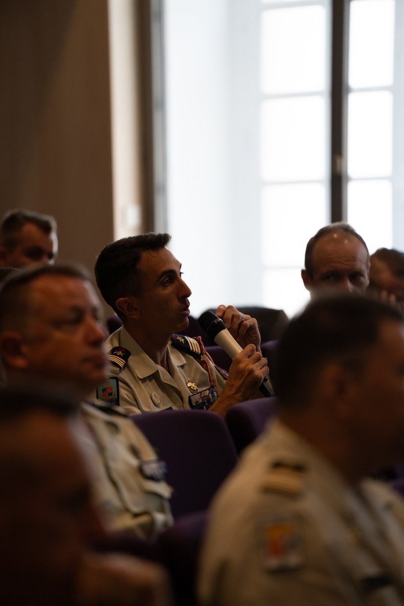 emia_tn's tweet photo. Clôture du stage du #COMTN au profit des officiers des 3 armées qui assureront dès cet été, les fonctions de délégué militaire départemental #DMD. Conseillers défense au profit des préfets départementaux, ils apporteront leur expertise dans le domaine des opérations sur le TN. https://t.co/LKitBxsTDM