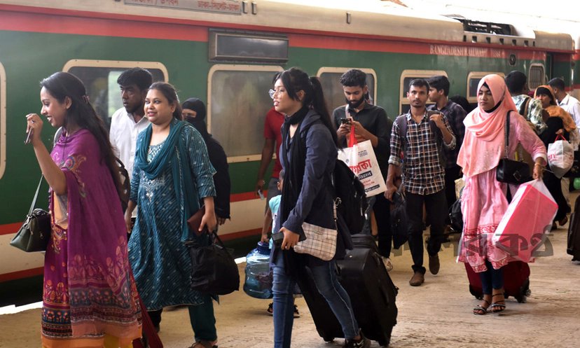 ঈদে ঢাকা ছেড়েছেন কত মানুষ, জানিয়ে দিচ্ছে সিম