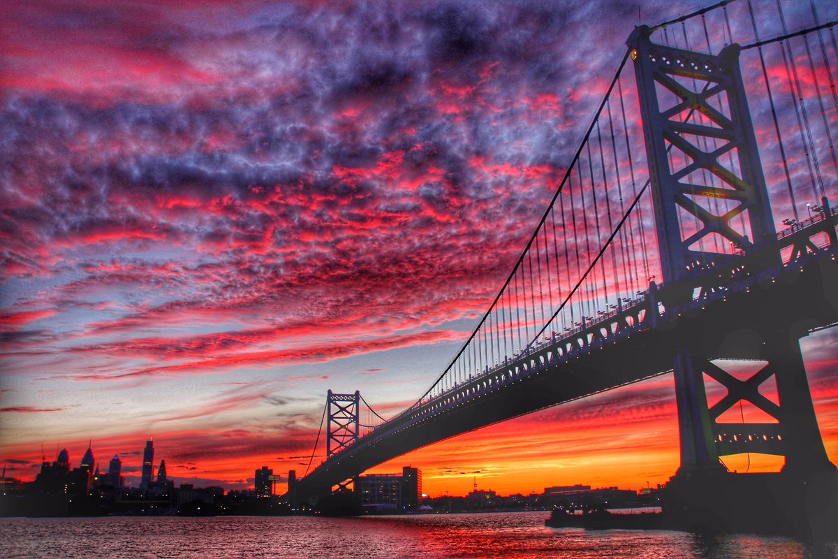 At the end of the day, often the end of the day is the best part. #benfranklinbridge #Philadelphia #bridge #sunset