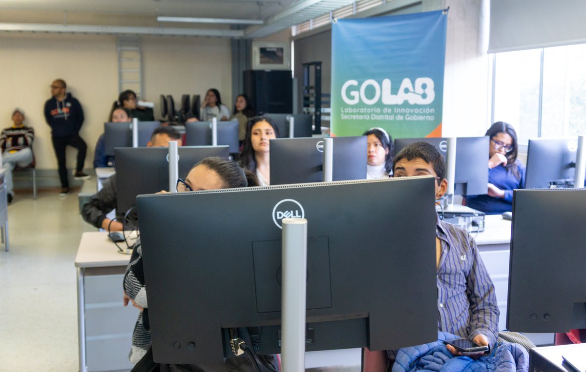 Golab_Bo's tweet photo. Desde @usbbog se abordo la problemática de la salud mental junto a jóvenes de la Localidad @alcaldiausaquen esta 5ta Hackatón fue inspiradora. Su perspectiva única y compromiso demuestran la importancia de la diversidad en la búsqueda de soluciones inclusivas. #TICLOCAL https://t.co/tQHHOoem1F