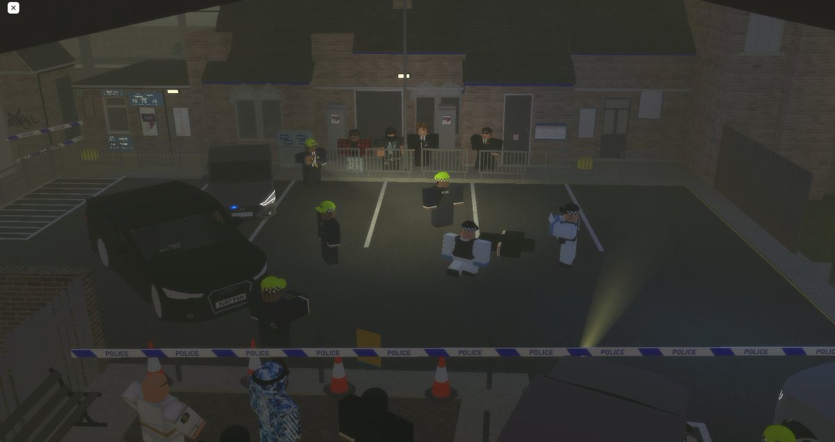 greater_uk's tweet photo. Last night at 8PM a male was saw by a civilian stabbed him self in the neck with a knife. CID were called and arrived quickly and the road was blocked of and closed CID done there job and found that he was dead.This is British Broadcasting Corporation you will here about me again https://t.co/E6VMpDxiZp