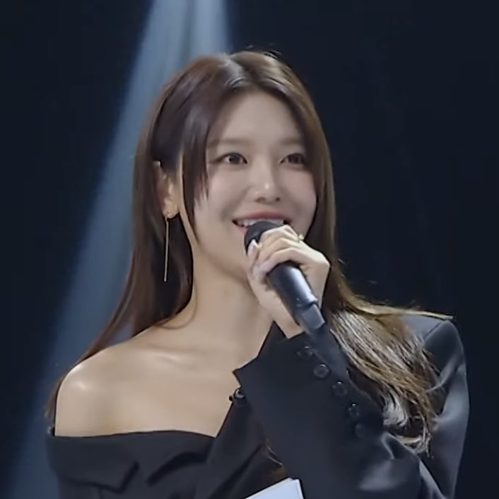 mydearsy_'s tweet image. 엠씨님이 너무 예쁜데요…