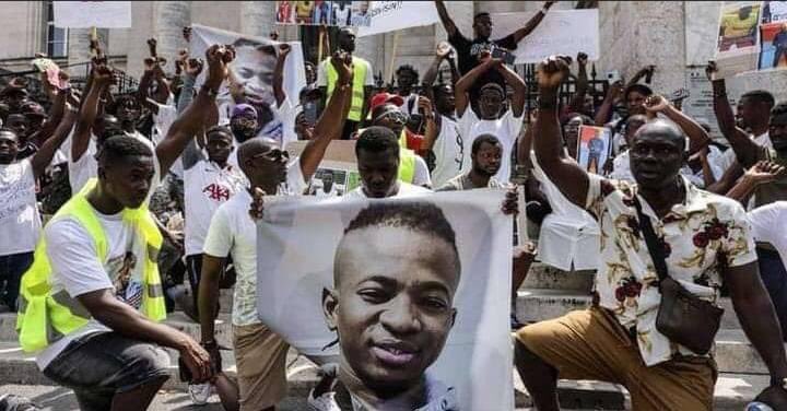 Cissekaresi's tweet photo. Justice pour #alhousseincamara 
Mort y’a 2 semaines tué par un policier durant le trajet à bout portant 

Faute absence des vidéos 
Pv mensongère donne raison au policier 

La vie des noirs compte aussi 
@OmarSy @ViolencePolices https://t.co/DPsvpklp47