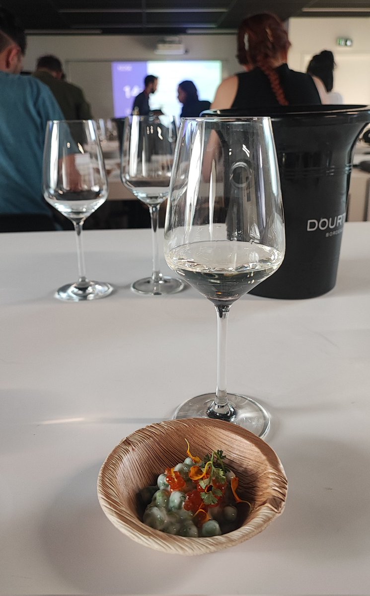 C'est la semaine de la sommellerie à <a href="/KedgeBS/">KEDGE Business School</a> #Bordeaux !
Cet après-midi les étudiants sont en cours "d'accord mets et vins"!
Merci à Franck Ramage pour le partage de son savoir et la découverte de ses accords surprenants ! 
Merci à la <a href="/KedgeWine/">KEDGE Wine School</a> pour cette belle semaine.