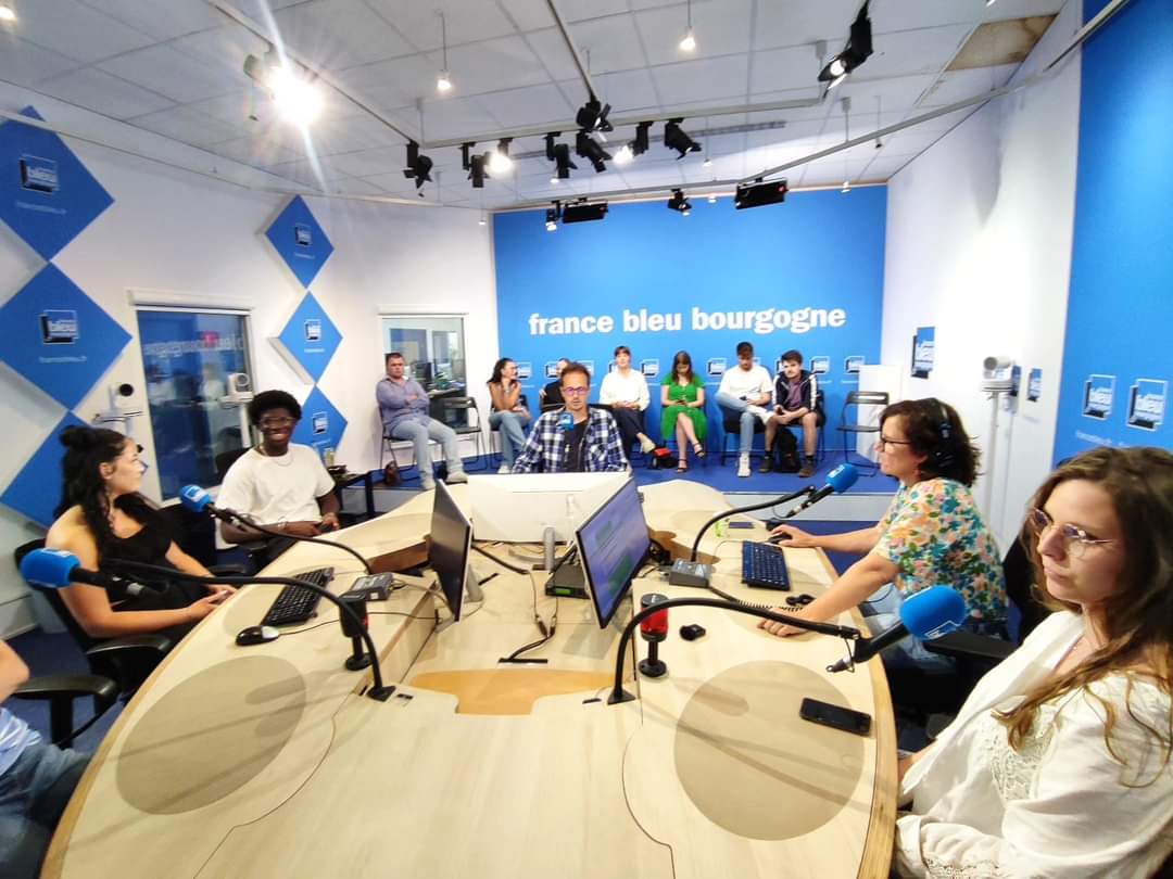 Ce dimanche, tous à l'écoute d' <a href="/InterClass_/">InterClass'</a> sur <a href="/franceinter/">France Inter</a> à 15h : on pourra écouter les élèves du Lycée Désiré Nisard de Châtillon/Seine <a href="/AcademieDijon/">Académie de Dijon</a>