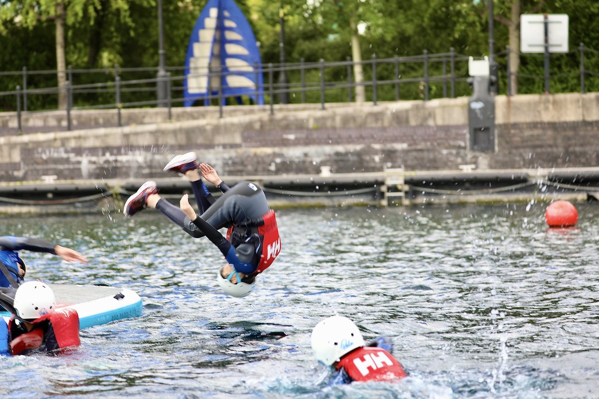 mgs_1515's tweet image. It’s the final day of Activities Week and our pupils are making the most of the remaining hours…our pupils have been enjoying time on the giant #standuppaddleboard at @SalfordWSC in the sunshine! #standuppaddleboarding #salfordwatersportscentre @MGS_PEandSport