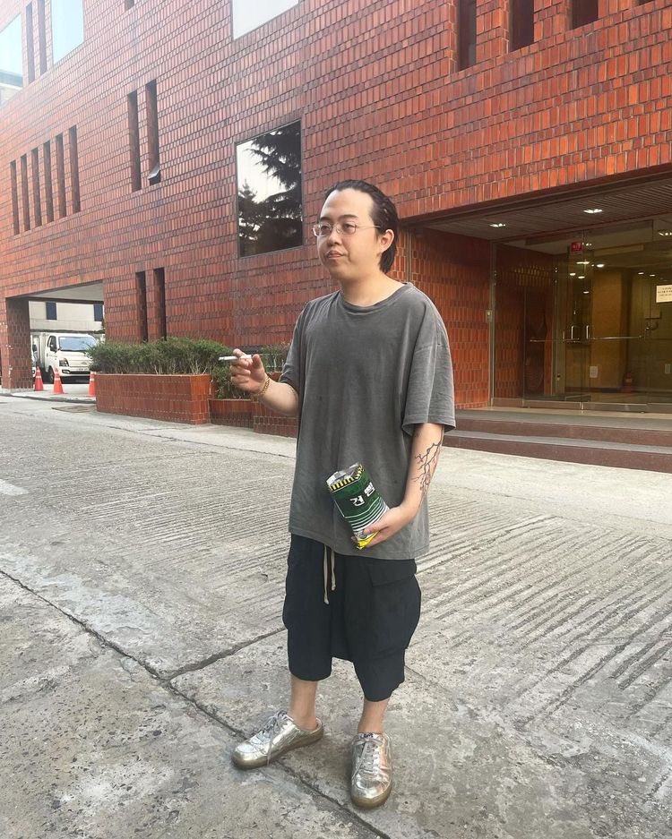 pangpairpang's tweet photo. 여름에 발레코어는 모르겠고
난 백수코어 입는다 https://t.co/HWYWzKLcMY