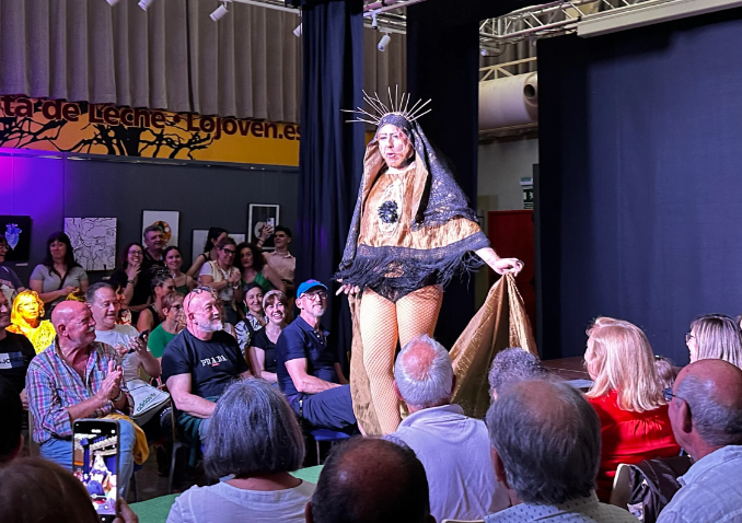 AbogadosCrist's tweet photo. Hemos iniciado un proceso penal contra la diseñadora de este ofensivo traje de una gala drag ⬇ ¿Qué opinas? https://t.co/K34DhxJLBO