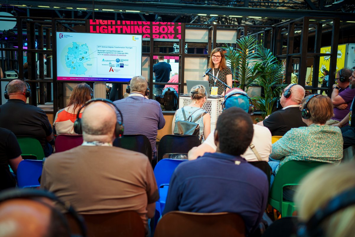 Unter dem Motto #CASH fand vom 5. bis zum 7. Juni 2023 die #rp2023 in Berlin statt, mit dabei: <a href="/kobaltgelb/">Alexandra Bernhardt</a> zum Thema Community vs. Cash: #Coworking Spaces zwischen Gemeinschafts- und Dienstleistungsorientierung. 
youtube.com/watch?v=mNoKpu…
Foto: Anne Barth/ <a href="/republica/">re:publica</a>