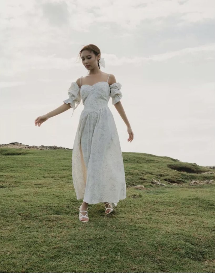 storyofnanaaa's tweet image. dress ini belum pernah ku pake, cuma aku cobain sekali aja, ini masih bagus dan worth it banget kok😭🙏🏻 aku beli dengan harga 449k aku jual 350k aja, aku bener bener butuh uang cepet untuk bayar UKT dan ASRAMA😭🙏🏻