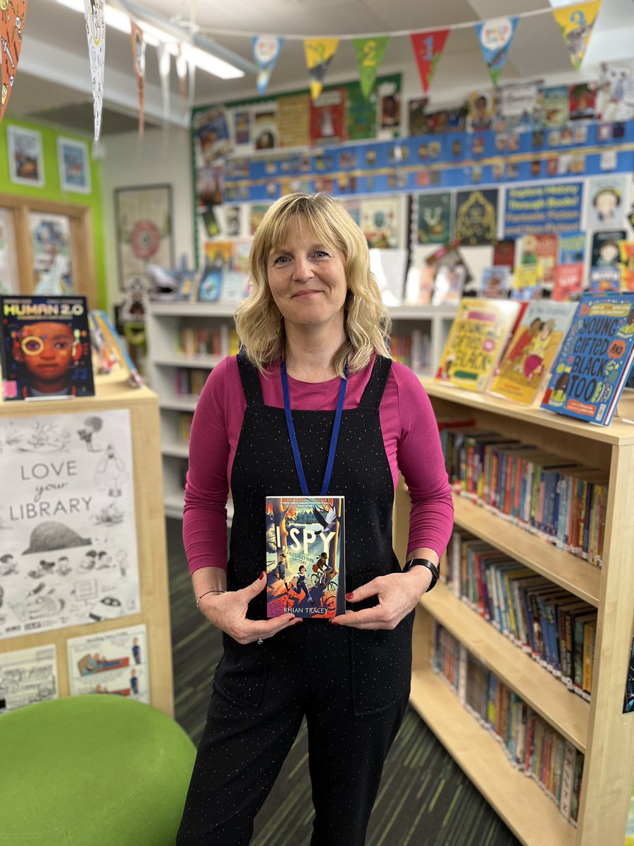 RPPS_Library's tweet image. Thank you @RhianTracey @piccadillypress @nomadbooks for a fascinating #iSpy talk all about @bletchleypark with @RPPS_Year4 @RPPS_Year5 @RPPSlondon @RPPS_Library 
We could have carried on talking for hours re: #codebreaking #spies #whatyouhadforbreakfast #sorbet & #Arsenal !!🕵️♂️