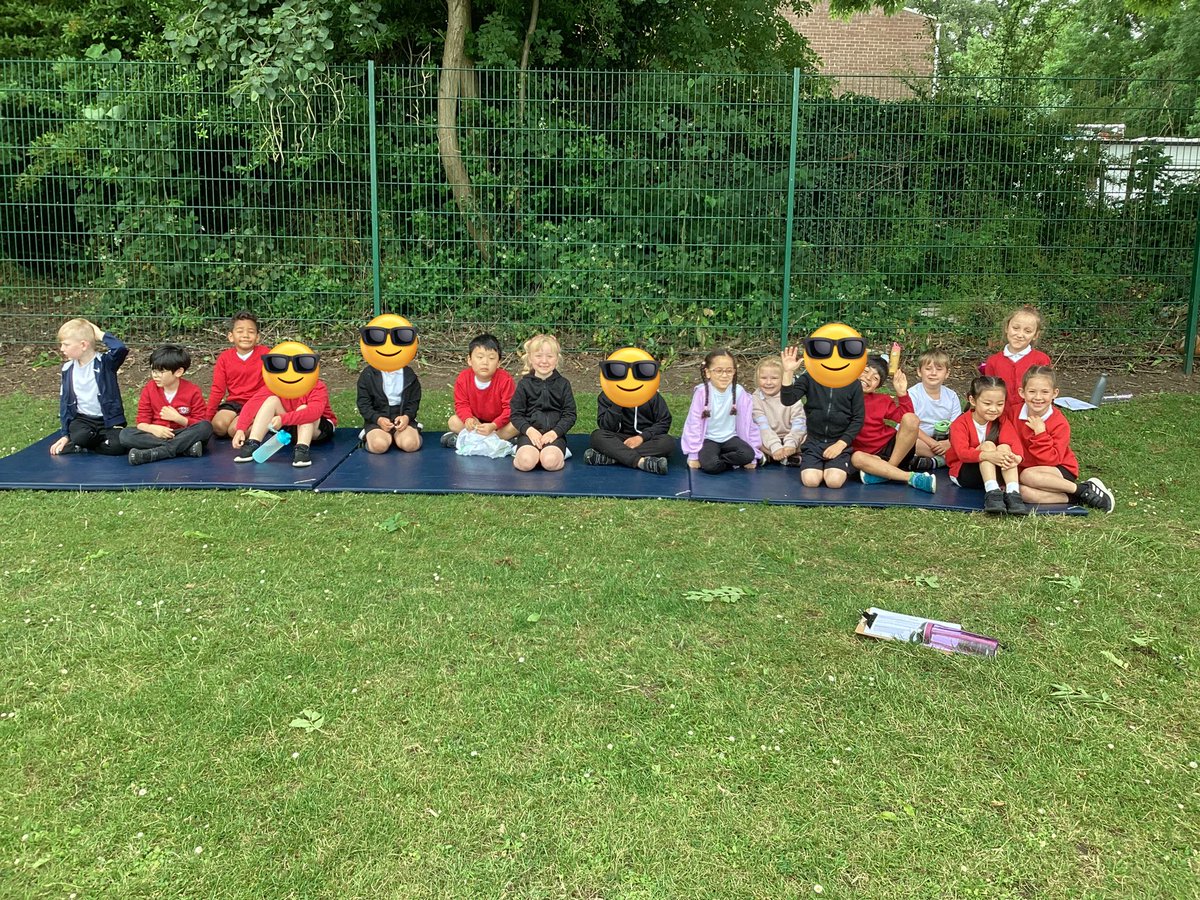 AHT_STL's tweet image. More KS1 sports day picture.  The children did so well 👏 @stlaws_school  #stlpe