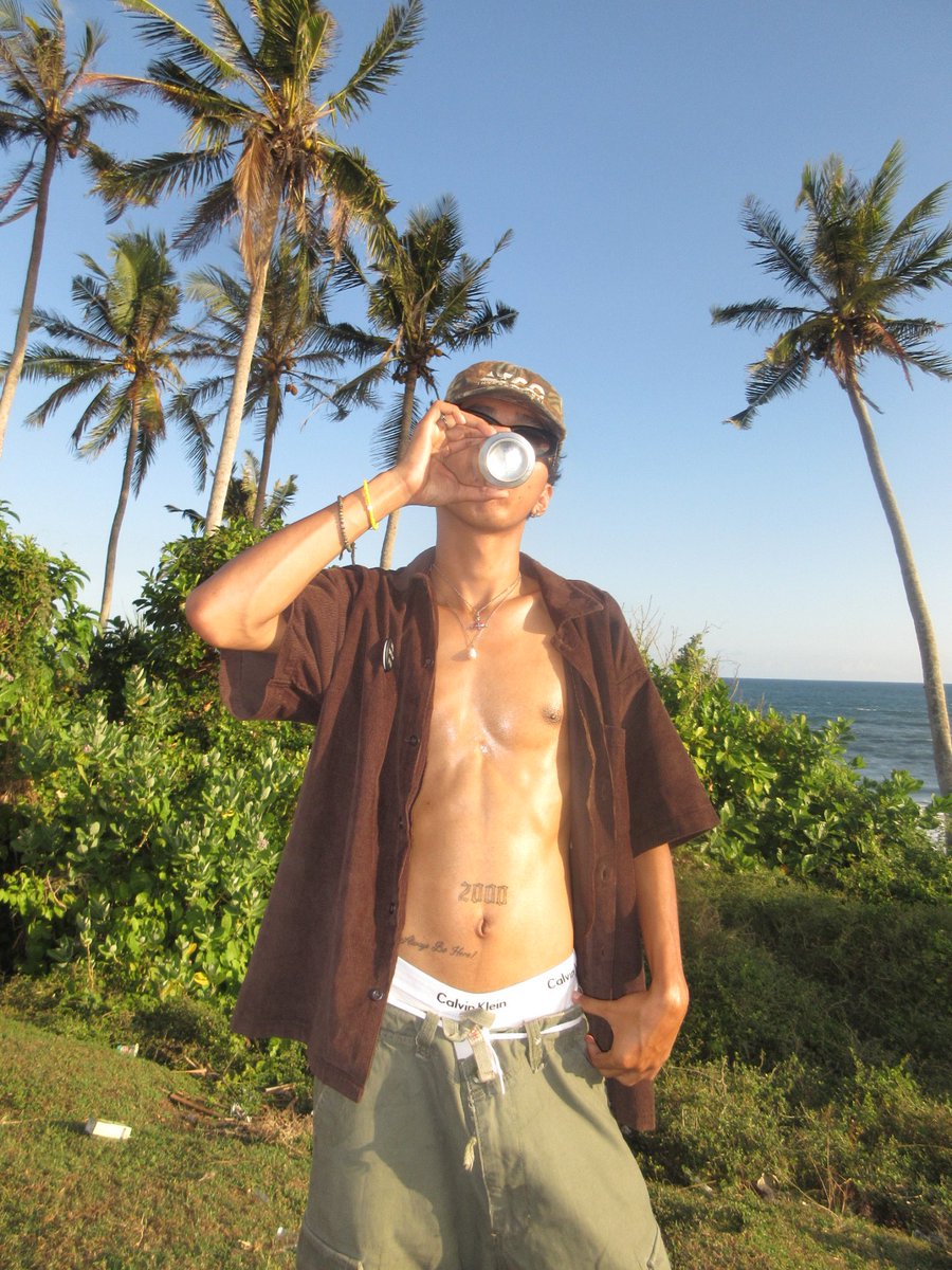 1ntroduncing's tweet photo. summer in the island https://t.co/Cd2gphINbL