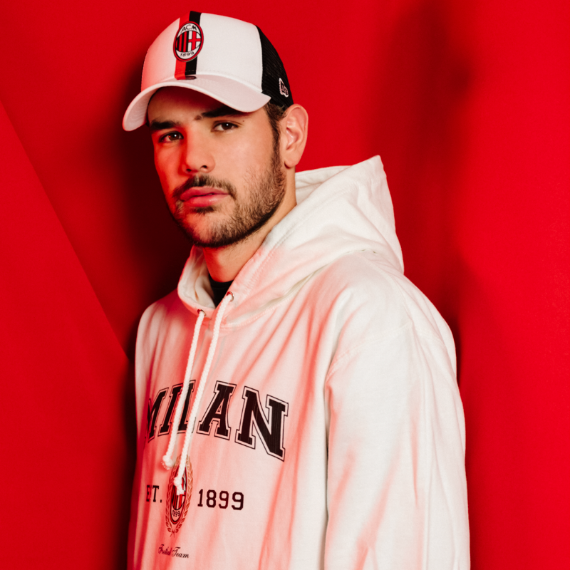 acmilan's tweet photo. Merging the passion of football with the art of headwear ❤️🖤

@NewEraEurope | #SempreMilan