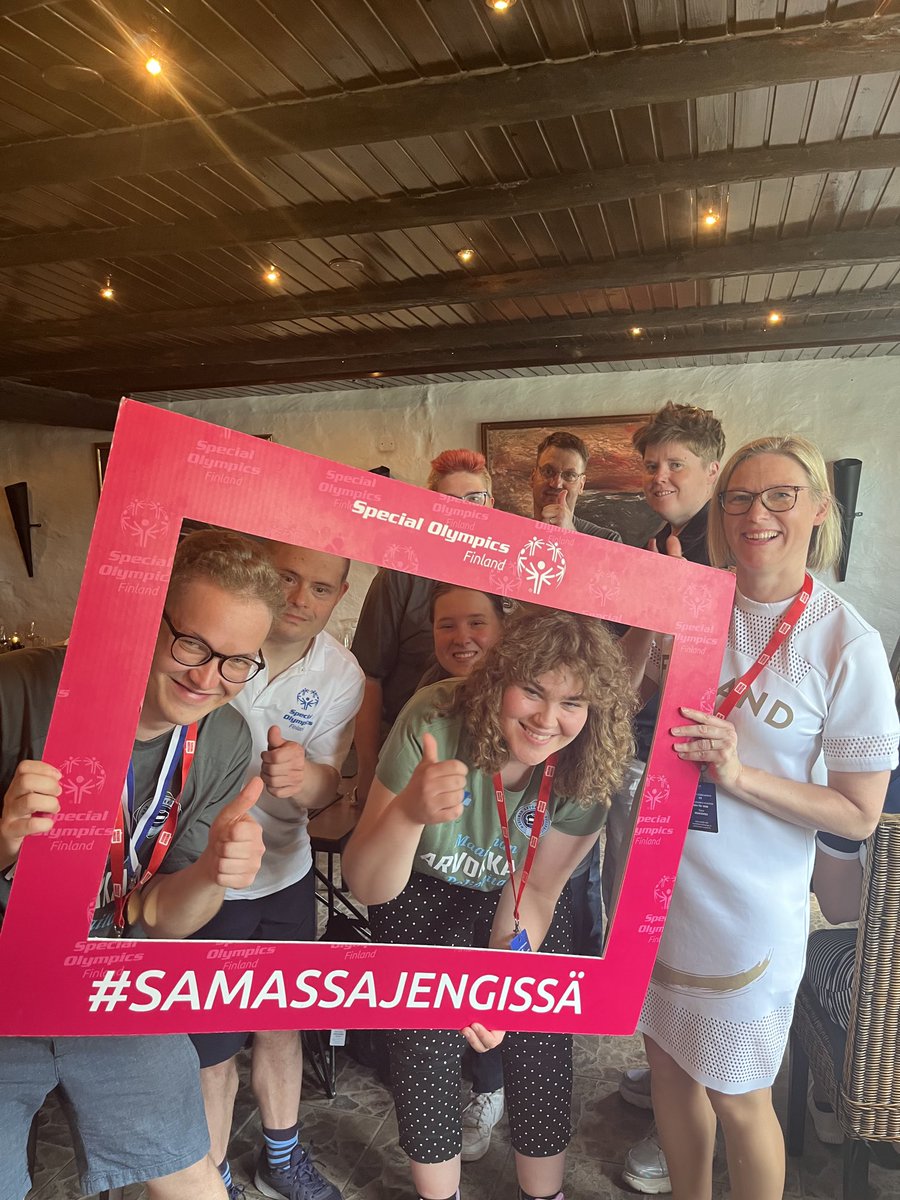 Juhlistettiin yhdessä #SuomiAreena päättymistä ja iloittiin hyvästä yhteiskunnallisesta liikuntapoliittisesta keskustelusta! ⁦@Olympiakomitea⁩ ⁦@FinnParalympic⁩ #SpecialOlympics #ArvokkainPelipaita