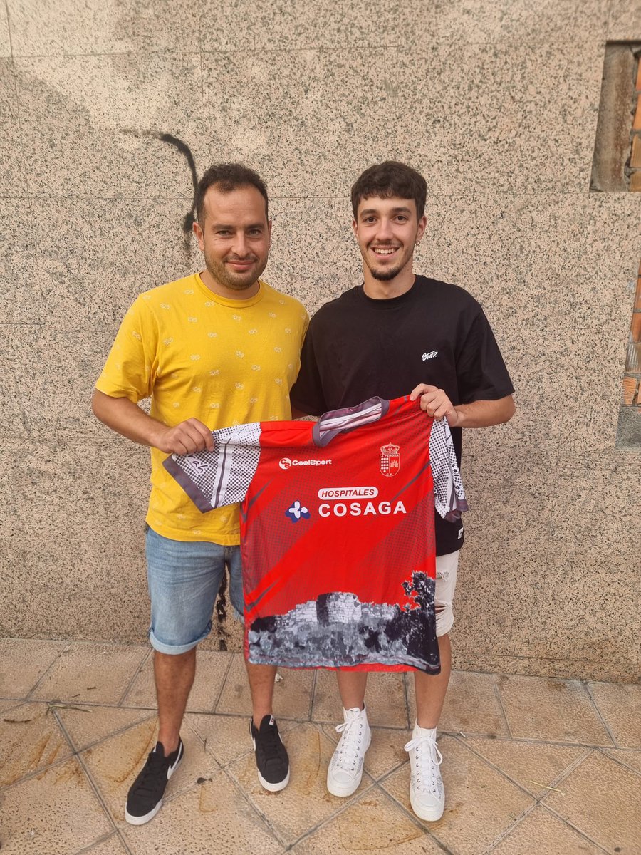 CfPeroxa's tweet photo. 🔊 FICHAXE 🔊

👤 Paz
📍 Mediocentro
📆 19 años
⚔️ UD Ourense xuvenil

Segunda incorporación para que o noso equipo gañe en criterio e posicionamento no medio campo.

Benvido Paz, a túa sorte será a nosa.

Dobramos a aposta!!!

#mereceraapena #todossomosaperoxa ❤️🤍 https://t.co/5IrmNZrHan