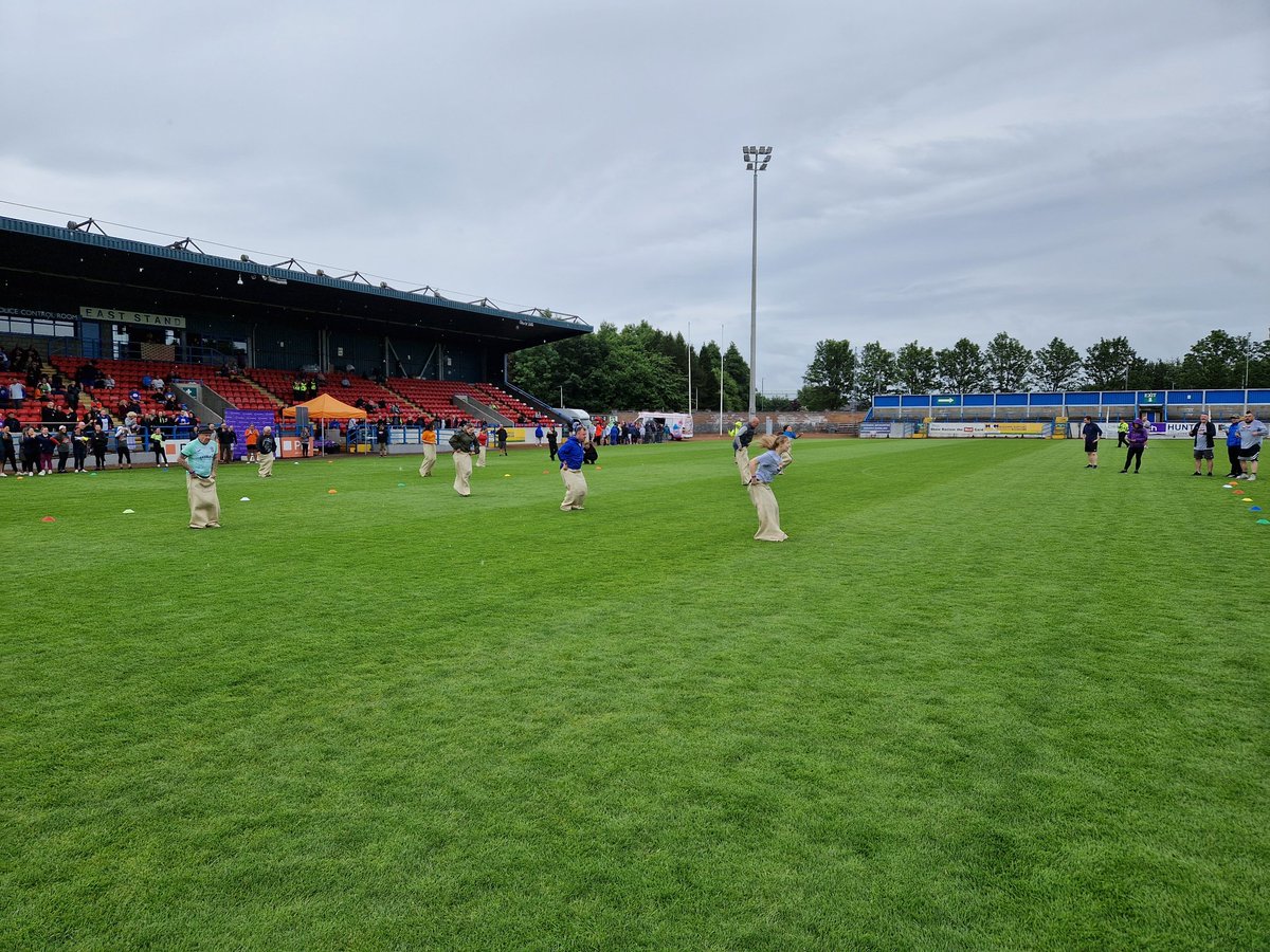 activestirling1's tweet image. Sack race time! 
#ActiveStirling #FVRCOlympics  #MakingRecoveryVisible #ReducingTheStigma #RecoveryIsPossible    
@StirlingCouncil
@thepeakstirling 
@FVrcvrycmmnty
@scotgov
@NHSForthValley 
@RecoveryScot