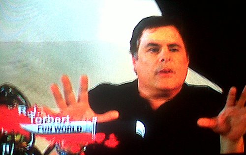 hello_sidney's tweet image. Memory lane amidst my files: a screen capture from the captivating documentary &quot;Still Screaming&quot; by Ryan Turek, showcasing the presence of a truly remarkable gentleman.

Have you had the pleasure of viewing this masterpiece?  amzn.to/3pufh1S

#FunWorld #StillScreaming