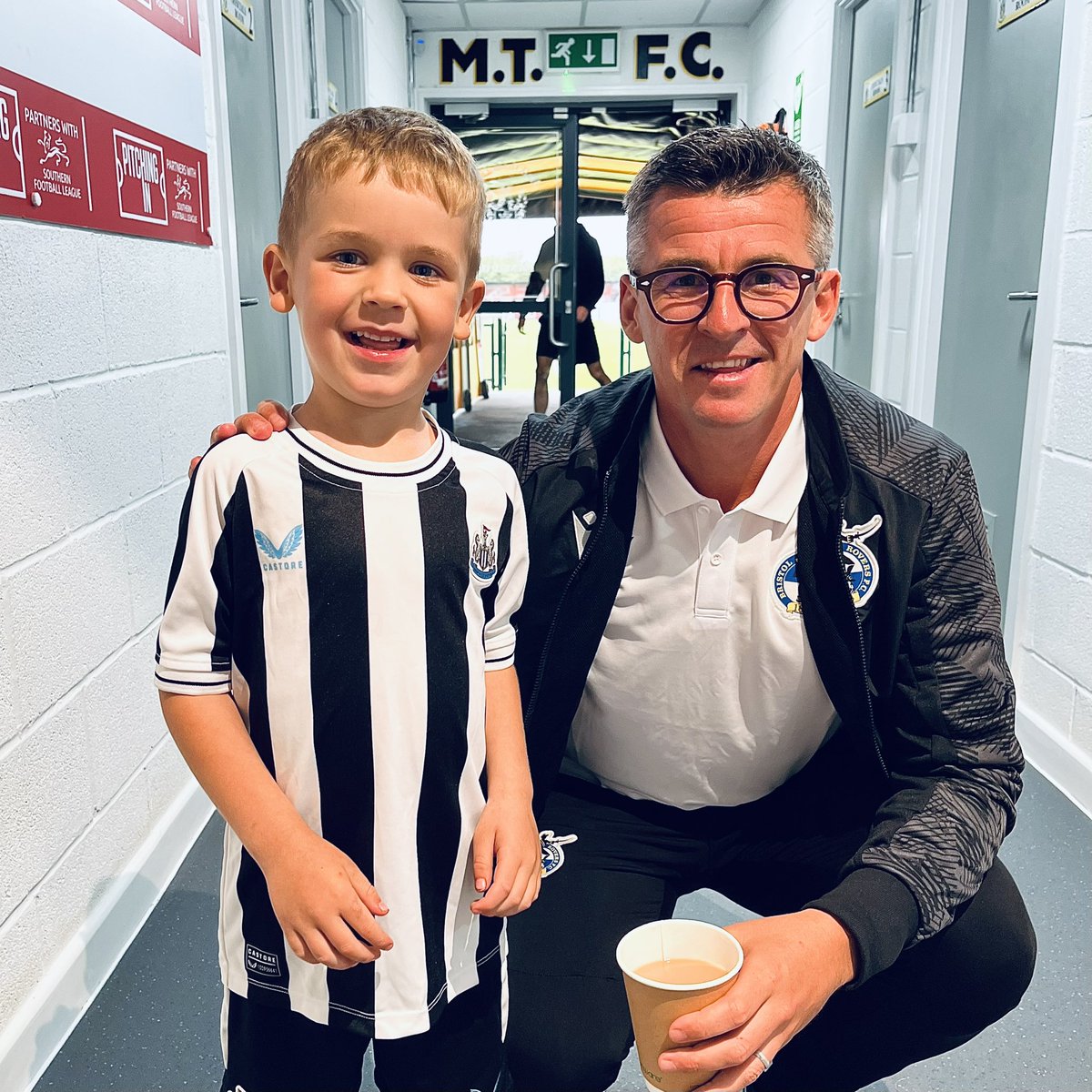 MikeColl_'s tweet photo. Thank you @Joey7Barton for taking time out to meet and chat with my little boy tonight 🤝 https://t.co/TJOgox3ynt
