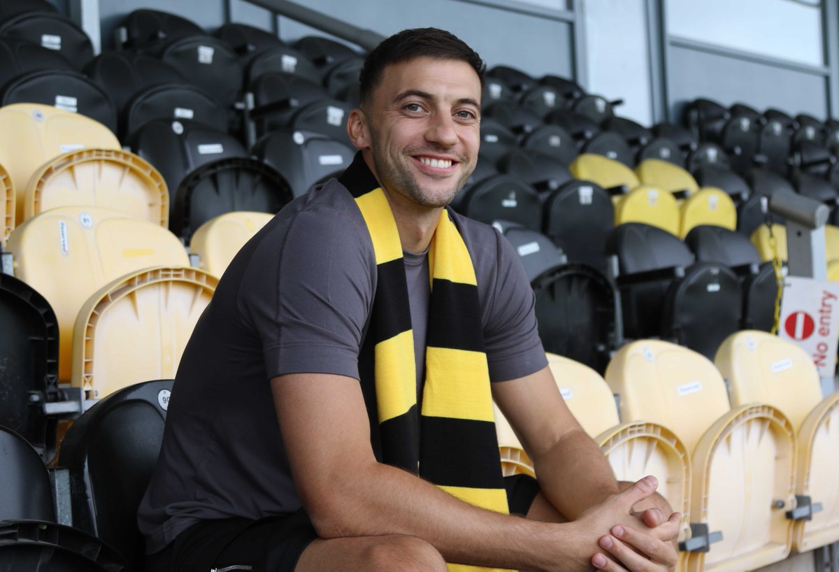 Did someone say, do <a href="/burtonalbionfc/">Burton Albion FC</a> have a keeper yet? Max Crocombe is in from <a href="/officialgtfc/">Grimsby Town F.C.</a>
staffordshire-live.co.uk/sport/football… #bafc #brewers