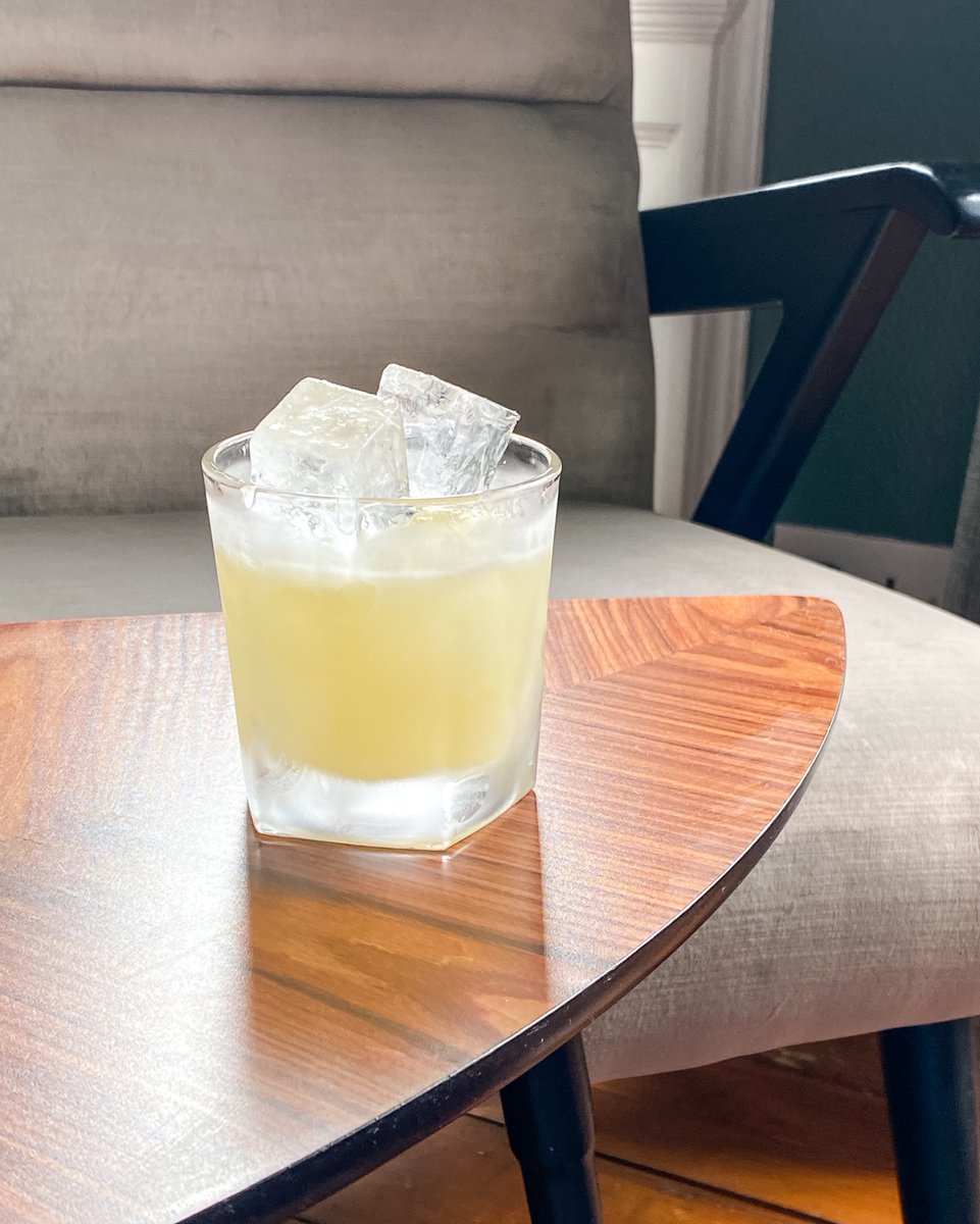 The weekend is here! Come and visit us in The Sitting Room for a cocktail or two 🥂

 #cocktailbar #dublincity #michelinguide #thesittingroomatdelahunt #speakeasybar #delahunt #dublinbar