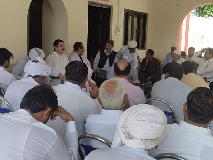 FazalKarimAwan_'s tweet photo. وزیر مملکت برائے تخفیف غربت وسماجی تحفظ اور پاکستان پیپلز پارٹی کے مرکزی سیکرٹری اطلاعات فیصل کریم کنڈی اور سابق ممبر صوبائی اسمبلی احمد کریم کنڈی کی اپنی رہائشگاہ کنڈی ماڈل فارم میں معززین علاقہ و حلقہ سے عید کے دوسرے دن ملاقات اور عید کی مبارکباد دی۔
@fkkundi @ahmadkundi https://t.co/d55dXhF6sQ