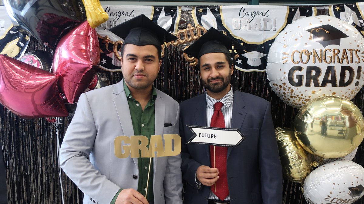 macewanintrntnl's tweet photo. MacEwan International invited and celebrated our graduates at our office last week.

It was wonderful to see them so happy with their accomplishment! 🎓🥰

#macewaninternational #graduation2023 #UniversityGraduate https://t.co/RqHwRId3Hi