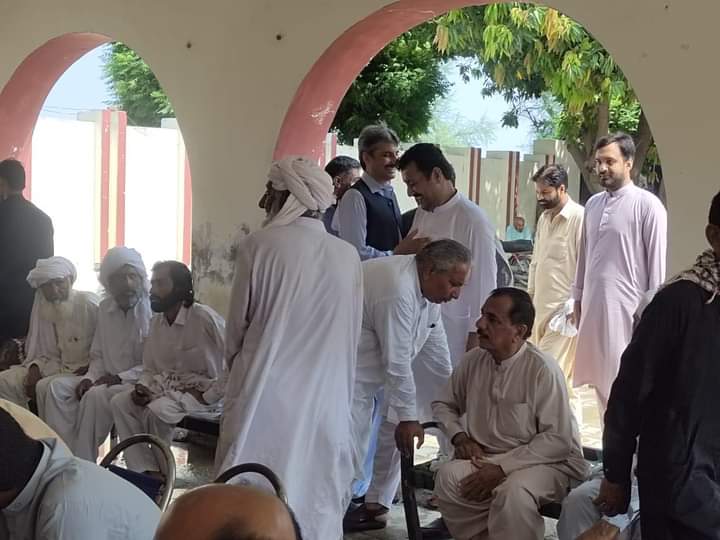 FazalKarimAwan_'s tweet photo. وزیر مملکت برائے تخفیف غربت وسماجی تحفظ اور پاکستان پیپلز پارٹی کے مرکزی سیکرٹری اطلاعات فیصل کریم کنڈی اور سابق ممبر صوبائی اسمبلی احمد کریم کنڈی کی اپنی رہائشگاہ کنڈی ماڈل فارم میں معززین علاقہ و حلقہ سے عید کے دوسرے دن ملاقات اور عید کی مبارکباد دی۔
@fkkundi @ahmadkundi https://t.co/d55dXhF6sQ