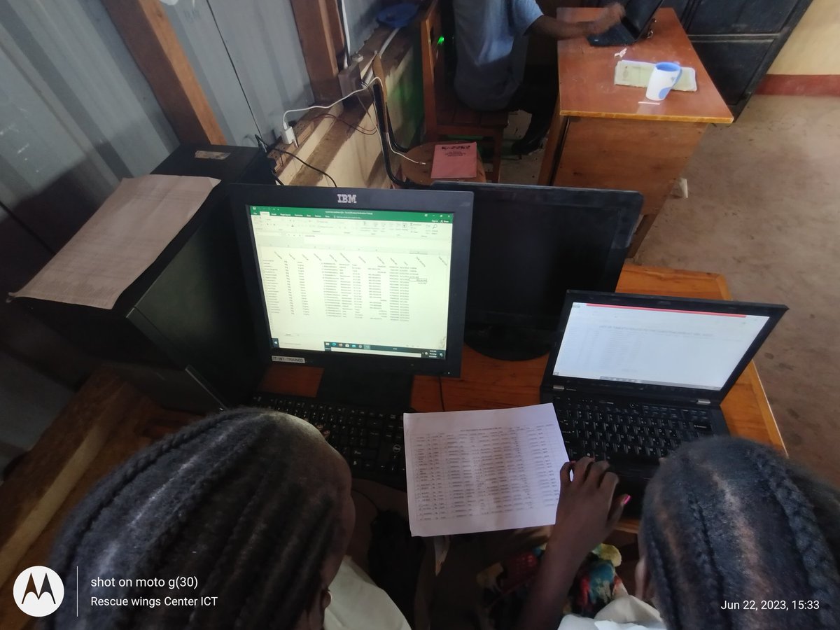 WingRescue's tweet image. We are delighted to see Computer has become  friend and play huge part in our daily lives. we can work, communicate, and interact with the world around us. 
Thanks to our donor  #ConnectionUbuntu and
#Techfugees for supporting our girls of a technological age with tools.