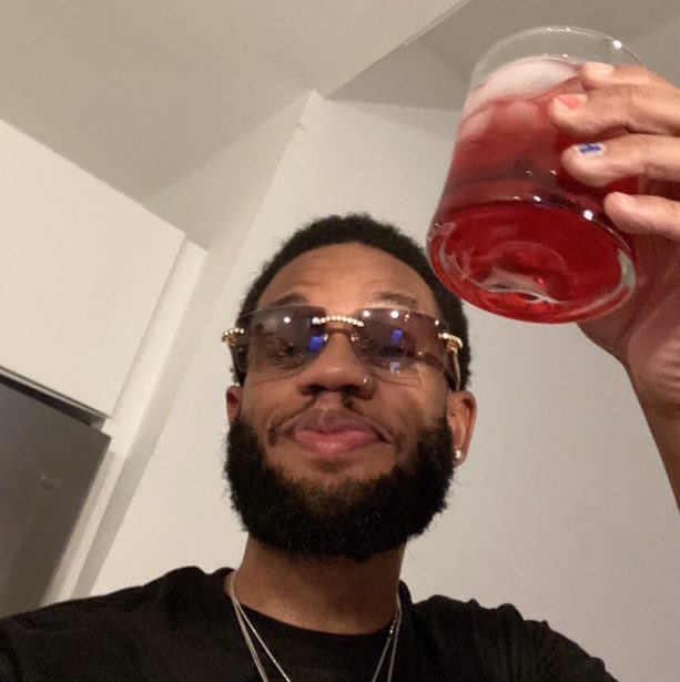 TheAfolaranmi's tweet image. when you thought you had $3 in your bank account but you actually have $11.98