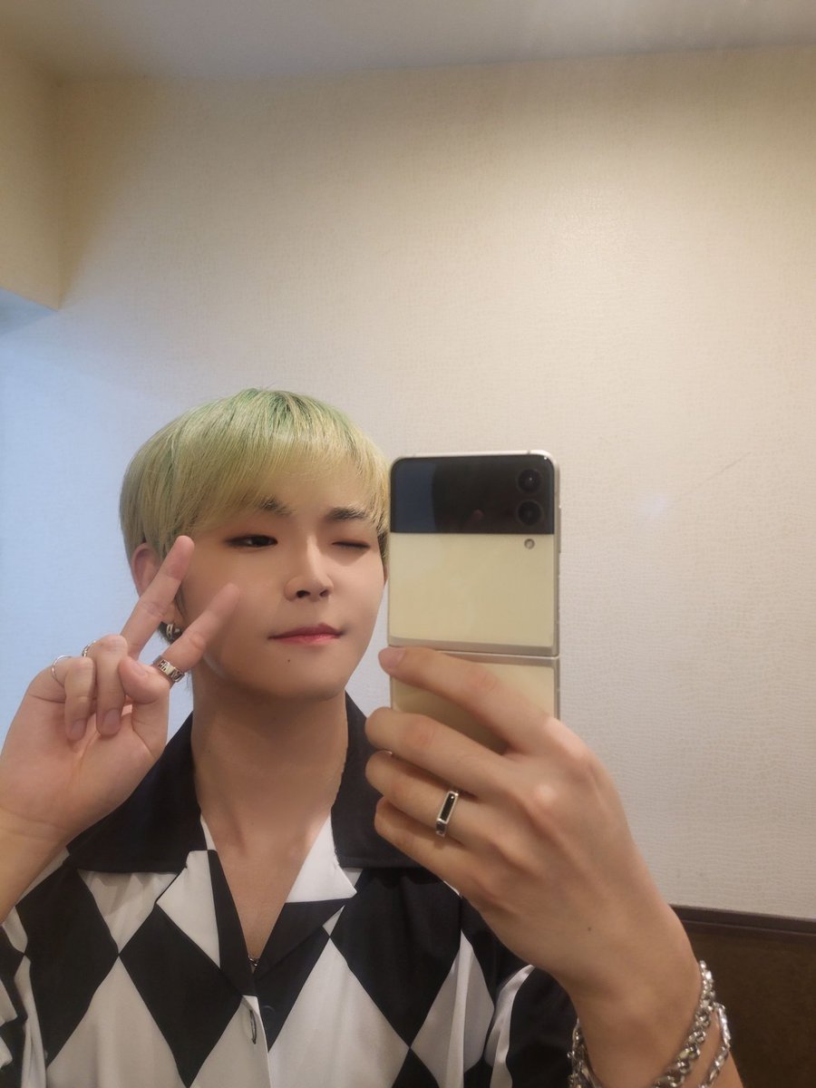 official_F_able's tweet photo. [#시훈]🍀

비가 와도 7월은 페어리즈와🩵 https://t.co/kGGX6vK4sR