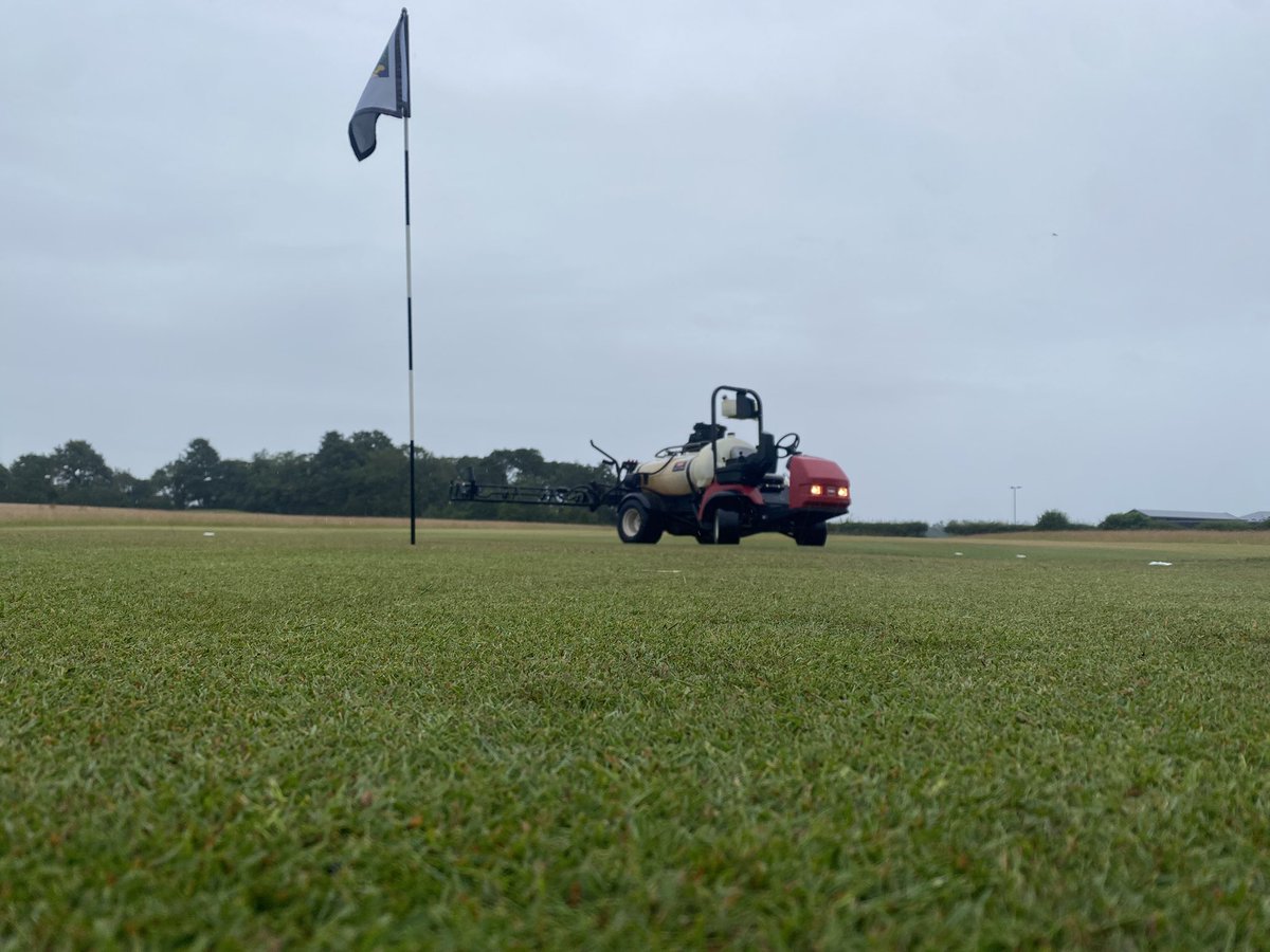 PaulGater9's tweet photo. Our par 3 course has been holding up well to the dry conditions we have been experiencing over the last month. #RainWindow today more wetting agent applied to our par 3 course. We have been using the #CompoExpert Range with fantastic results. #JoeShone pro sprayer great job. https://t.co/wjIpCa8kbc