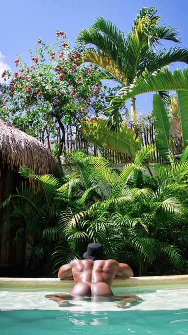Stunning while Sunning ☀️ @GemTattedFrk   📷 @EyeFilmzX https://t.co/CTsS4vBiiE<a class="tags" href="/tag/gemtattedfrk">@gemtattedfrk</a><a class="tags" href="/tag/eyefilmzx">@eyefilmzx</a>