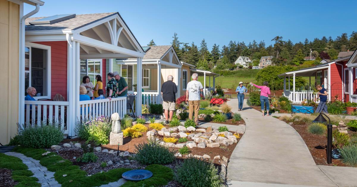 WindwardLC's tweet image. What is cohousing? "A community where you are in absolute control of how much togetherness and how much solitude you have ... a community where you know, care about, and support your neighbor, &amp;amp; vice versa." Both solo &amp;amp; coupled seniors love this option.  
generations.asaging.org/cohousing-way-…