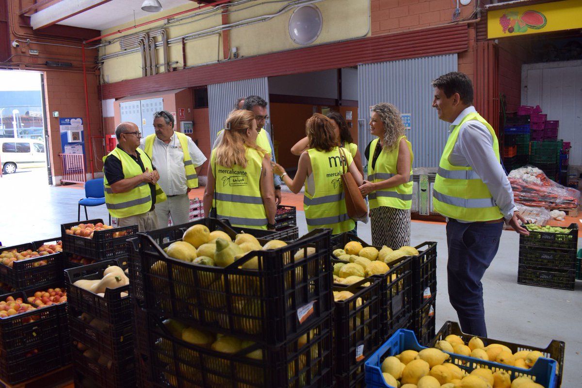 MercalicanteSA's tweet photo. 🔸 Hoy una delegación del Foro Económico de Bulgaria ha acudido a nuestras instalaciones para conocer de cerca el modelo de negocio de nuestro clúster alimentario 👏🏼.
La visita ha sido organizada por el parque científico de la Universidad de Alicante ✅ @PCientificoAlic #biforum https://t.co/wFYUIlPyQl