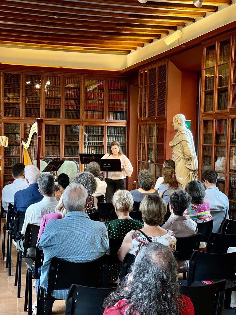 Viladelllibre's tweet photo. Inauguració de La Rambla Vila del Llibre a l'Ateneu Barcelonès. Amb Carme Gual, vocal de la institució; Enric Bono, director de la Xarxa de Viles del Llibre i Andreu Felip, director des Serveis Territorials de Cultura a Barcelona. 
#viulesviles #ramblavdl https://t.co/JCKniAKo9D