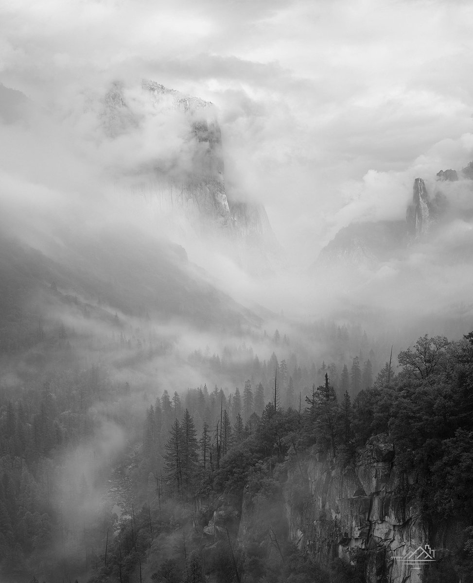Artist Talk : Master Photographer Cheyne Walls talks about his amazing experience in #Yosemite National Park while capturing his award-winning art piece Mystical Valley. youtube.com/watch?v=QoSSrl…