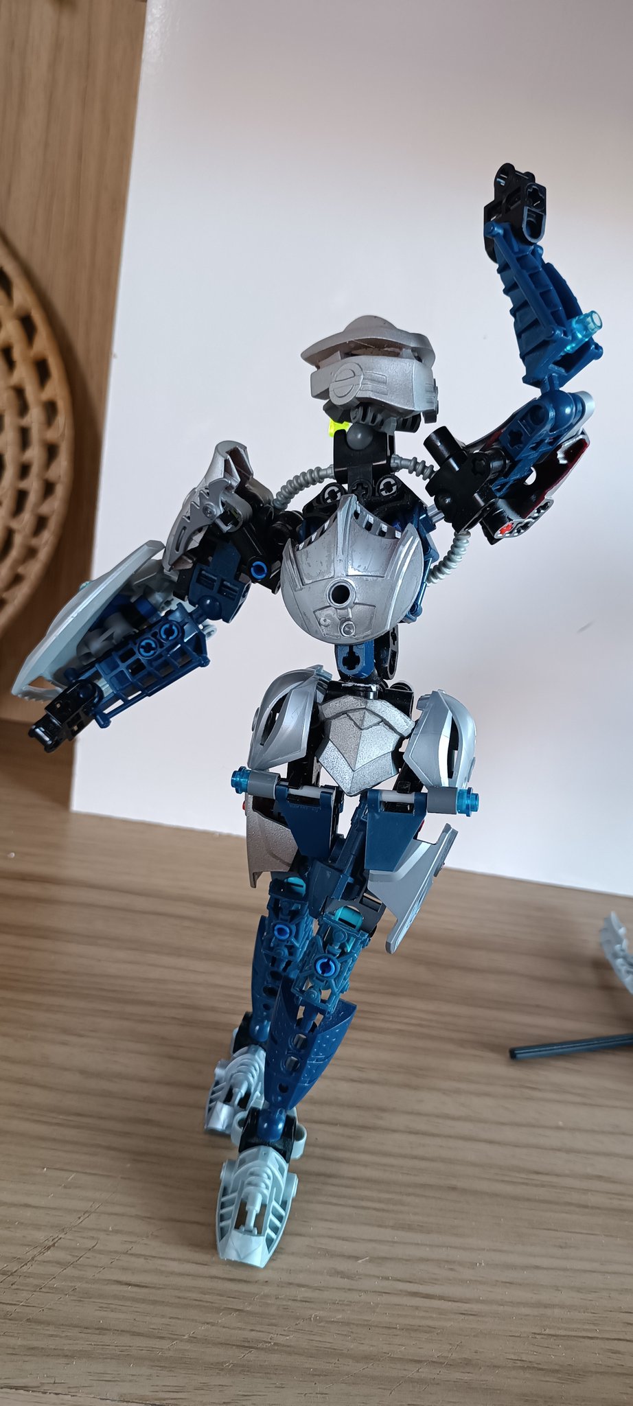 Specter L COMMS OPEN on X Silver gaaki moc Bionicle LEGO https t 9HmUgltLbl X