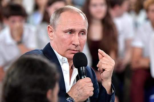 Putin: "Bazı Amerikalı ve Avrupalı ​​liderler nasıl olur da iklimin, havanın hayvanlar tarafından kirletildiğini söylerler, benim aklım bunu anlamıyor. Aksine hayvanlar ülkelerde iklimi ve havayı kurtarır. İklim biyolojik laboratuvarlar ve diğer birçok şey tarafından +