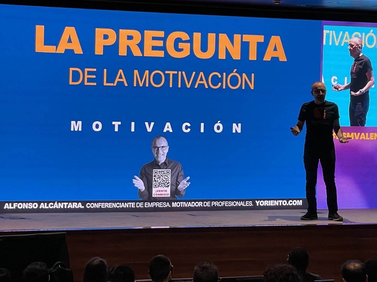 Grande <a href="/Yoriento/">@Yoriento (Alfonso Alcántara)</a> cómo cierre de la 4 edición del #DSMValencia para terminar todos motivados 😉