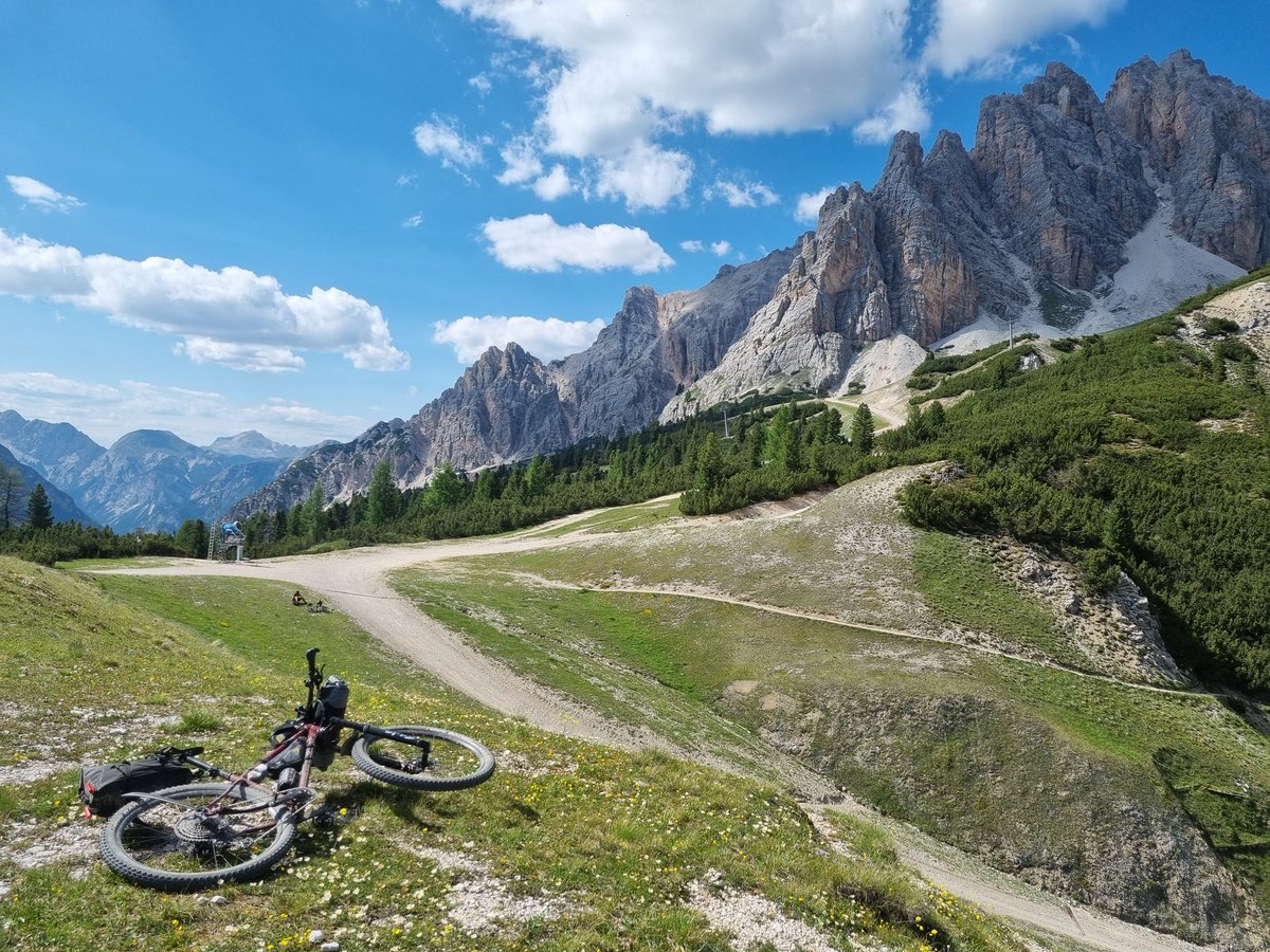 callumjames_EE's tweet image. A thread & some photos from the 530km Veneto Trail up in the Italian Dolomites...