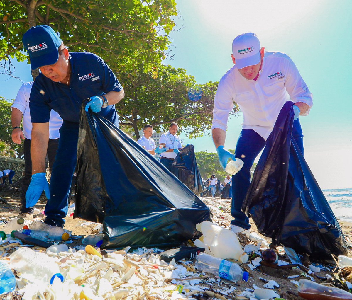 adolfoperezdl's tweet image. ¡Me siento orgulloso de liderar esta iniciativa junto a mi increíble equipo en PROMESE/CAL!
Hoy nos unimos con entusiasmo para recolectar residuos y proteger la salud de nuestros ecosistemas marinos. #PROMESECAL #CuidaElPlaneta #AdolfoPérez
