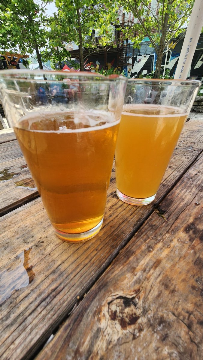 GiantAsk's tweet photo. I earned these beers. with @stabbyabby1 @EdgeBrewing @EdgeBrew #primarydriver #KyleandGail #Asheville https://t.co/ht67L5fN2j