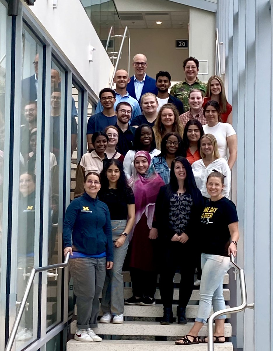 Undergrad students in the #RogelTrEC #Pathways program met with cancer center Director, Eric Fearon, M.D., Ph.D., and got a laboratory tour at the U-M North Campus Research Complex today. Read more about Pathways here: michmed.org/QRQM4