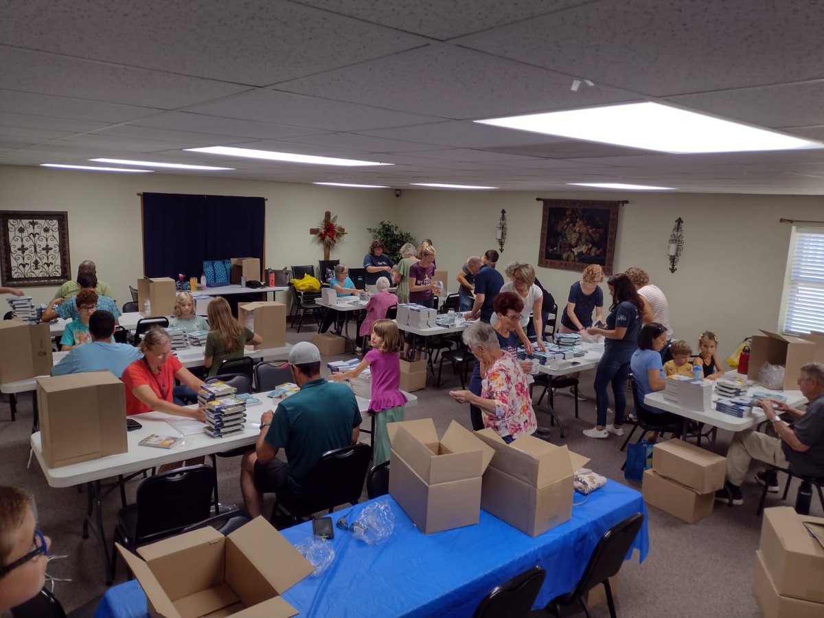 StreamsofLight_'s tweet photo. "It took 30 people four hours to prepare 8K books for distribution in Marion, Illinois. We're excited for July 8!"—Daniel Perrin, SOLI Volunteer
Around North America, churches are sharing #streamsoflight through literature evangelism!
Resources to help: https://t.co/B2CDTZDLJm https://t.co/9eNU1nbzKG