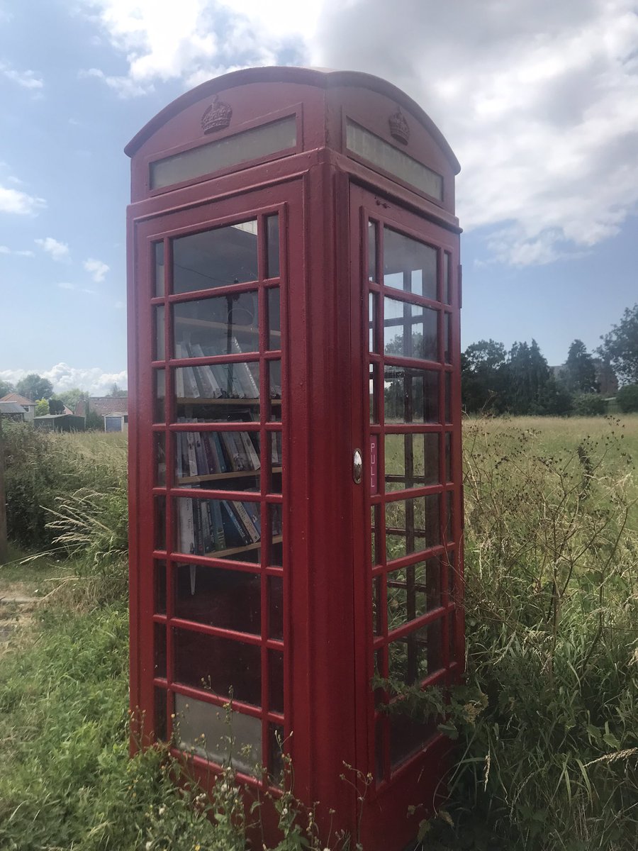 Just thought I’d share that at the end of Alstone Gardens is a telephone box that’s been converted to a small help yourself library. Great way to share books. #westhuntspill #lovetoread #booklover