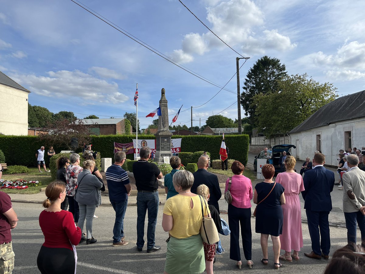 carnel_cathy's tweet photo. Remembering the men of the Bradford and Leeds Pals on the anniversary of the eve of the Battle of the Somme. https://t.co/OCLZrD8Jns