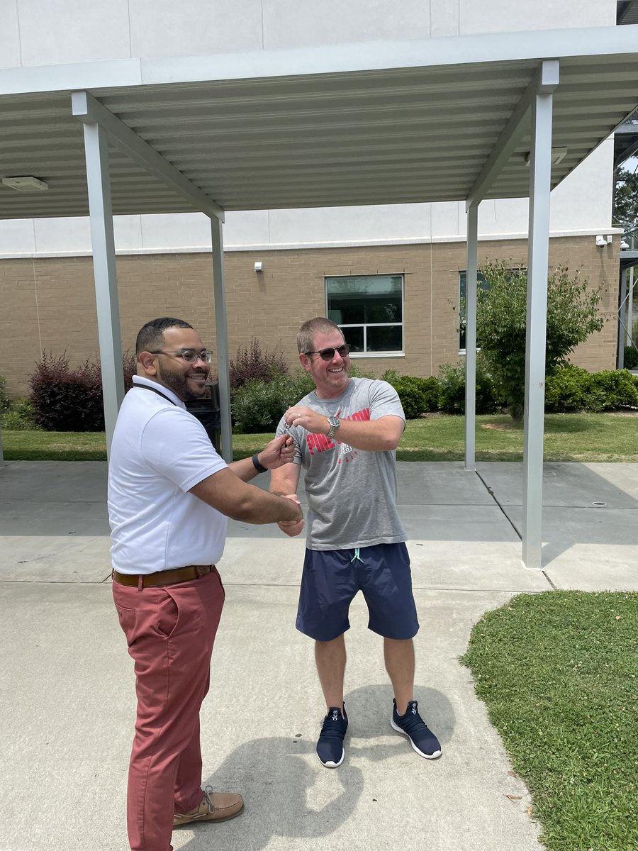 Mr. Livengood @PrincipalPHMS signs the PH rock &amp; turns over the keys to the Principalship to <a href="/DrJustinC90/">Dr. Justin Carrington</a> 👍