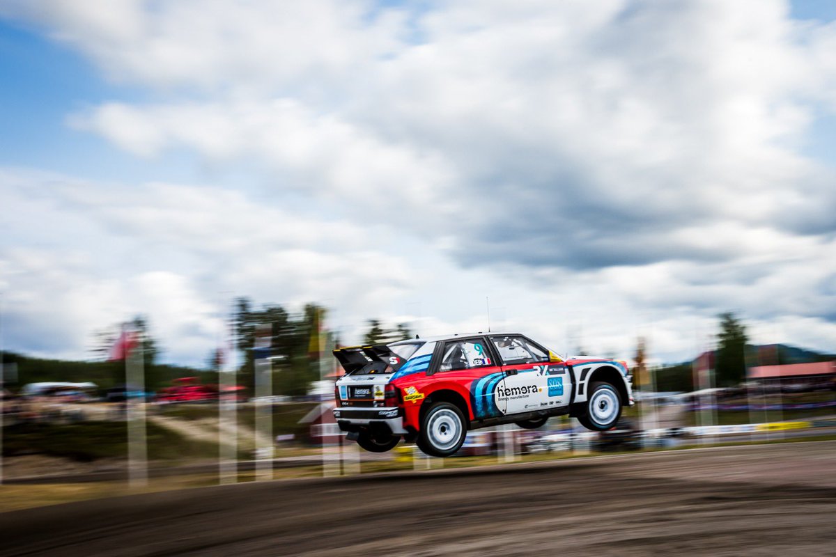 SebastienLoeb's tweet photo. 🇸🇪 #HöljesRX 🔛
Rendez-vous demain pour les premières manches qualificatives 🚀
#SpecialOneRacing #RedBull #SFR #RichardMille #Vulcanet #Indianmotorcyclefrance #Bardhal #Bell https://t.co/F1BHmNr3bo